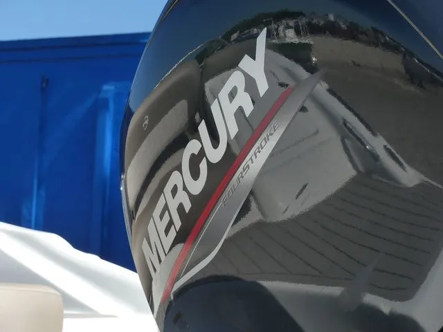 Slide: The Image of Crownline Boats Eclipse E215 XS 2023 - 11