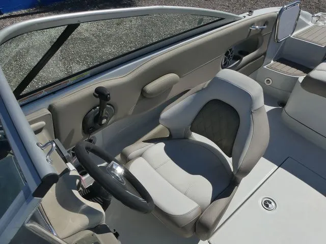 Slide: The Image of Crownline Boats Eclipse E215 XS 2023 - 15