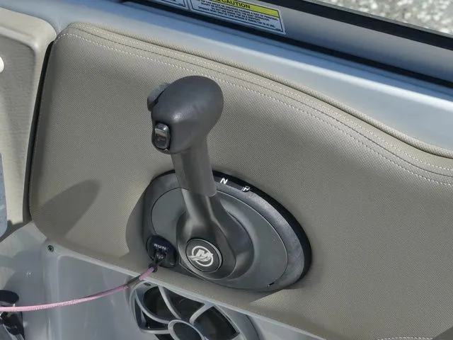 Slide: The Image of Crownline Boats Eclipse E215 XS 2023 - 17