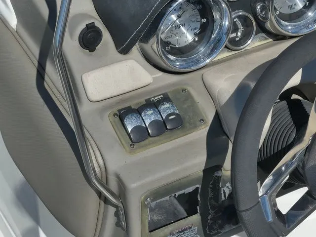 Slide: The Image of Crownline Boats Eclipse E215 XS 2023 - 19