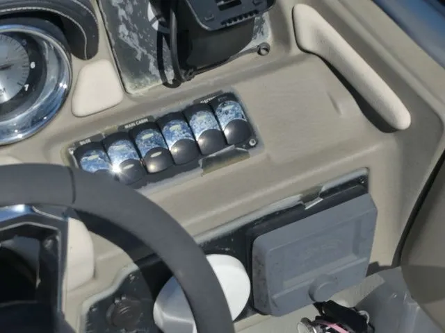 Slide: The Image of Crownline Boats Eclipse E215 XS 2023 - 20