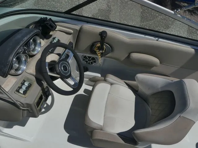 Slide: The Image of Crownline Boats Eclipse E215 XS 2023 - 15