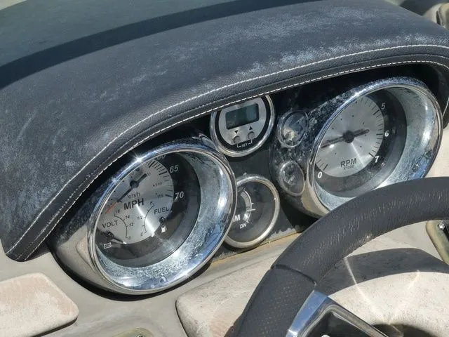 Slide: The Image of Crownline Boats Eclipse E215 XS 2023 - 17