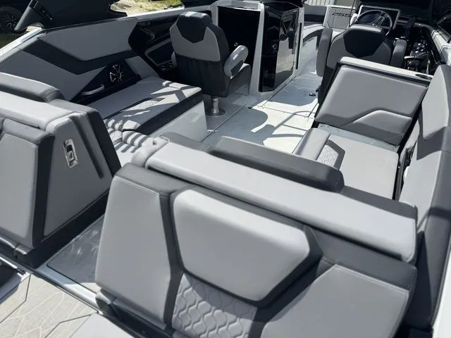 Slide: The Image of Yamaha 255XE 2024 - 10