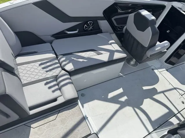 Slide: The Image of Yamaha 255XE 2024 - 13