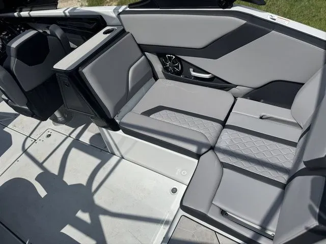 Slide: The Image of Yamaha 255XE 2024 - 14