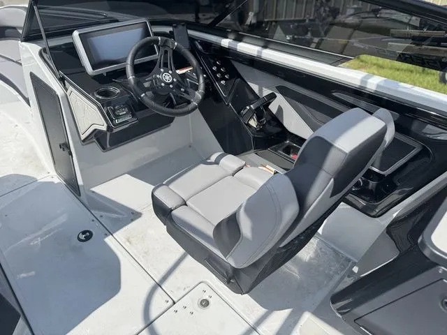 Slide: The Image of Yamaha 255XE 2024 - 18