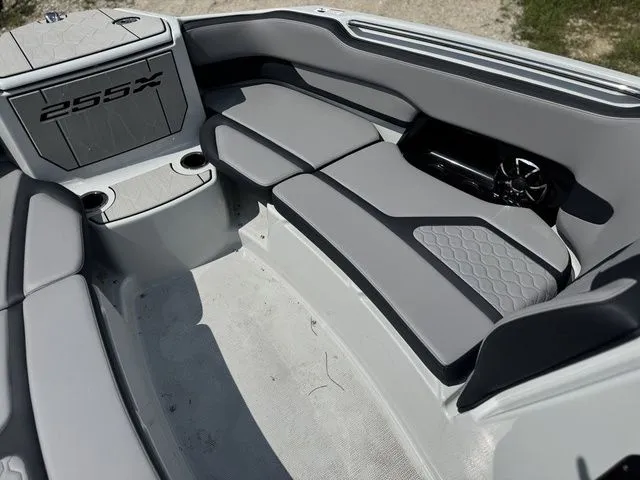 Slide: The Image of Yamaha 255XE 2024 - 22