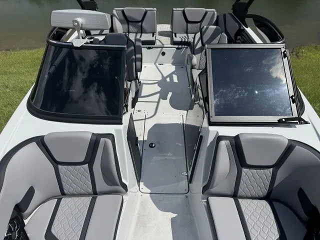 Slide: The Image of Yamaha 255XE 2024 - 24