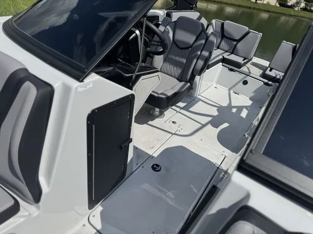 Slide: The Image of Yamaha 255XE 2024 - 25