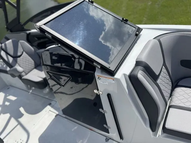 Slide: The Image of Yamaha 255XE 2024 - 28