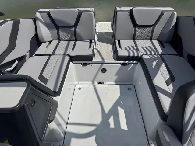 Slide: The Image of Yamaha 255XE 2024 - 32