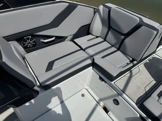 Slide: The Image of Yamaha 255XE 2024 - 33