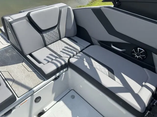 Slide: The Image of Yamaha 255XE 2024 - 34