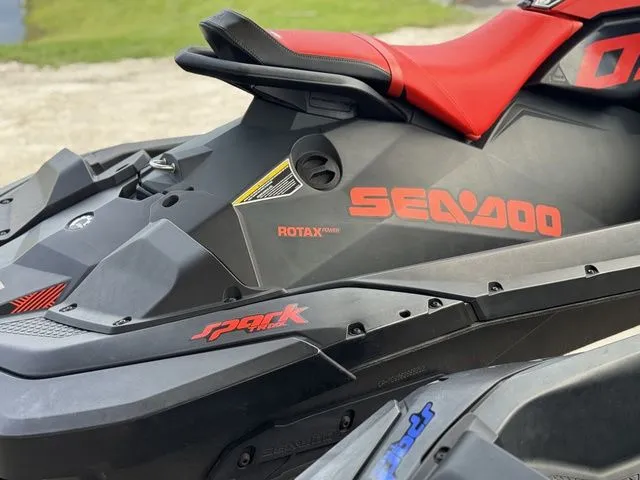 Slide: The Image of Sea-Doo Spark Trixx 2up 2022 - 10