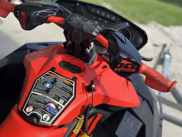 Slide: The Image of Sea-Doo Spark Trixx 2up 2022 - 15