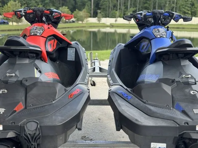 Slide: The Image of Sea-Doo Spark Trixx 2up 2022 - 17