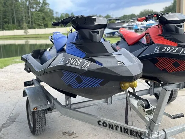 Slide: The Image of Sea-Doo Spark Trixx 2up 2022 - 22