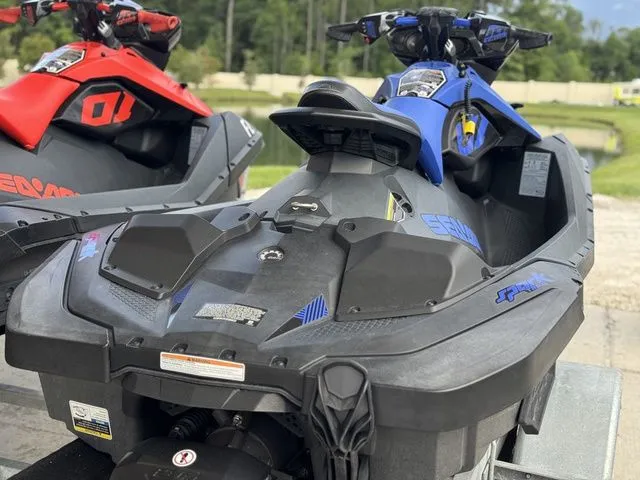 Slide: The Image of Sea-Doo Spark Trixx 2up 2022 - 25