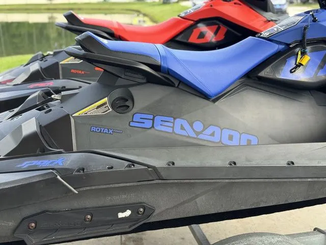 Slide: The Image of Sea-Doo Spark Trixx 2up 2022 - 26