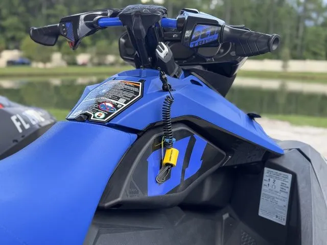 Slide: The Image of Sea-Doo Spark Trixx 2up 2022 - 34