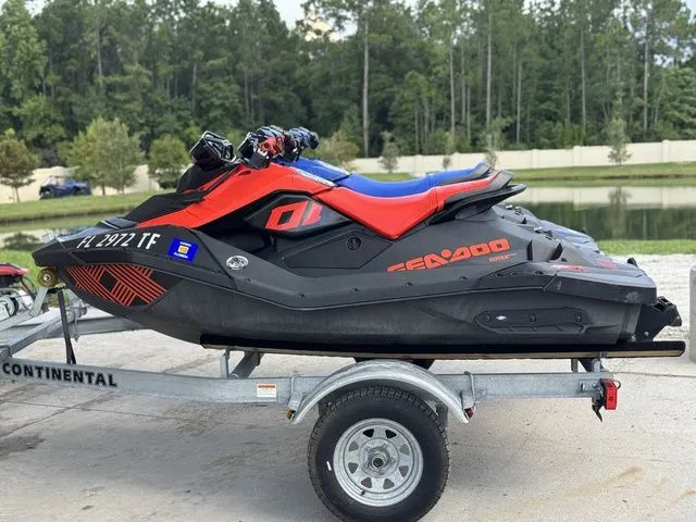 Slide: The Image of Sea-Doo Spark Trixx 2up 2022 - 4