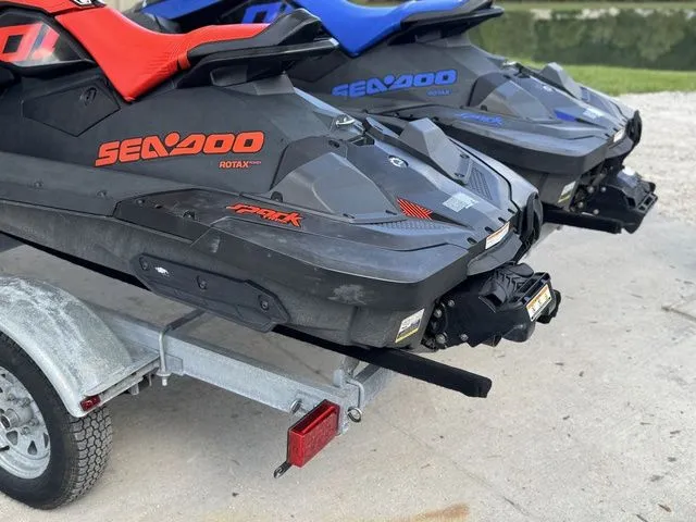 Slide: The Image of Sea-Doo Spark Trixx 2up 2022 - 5