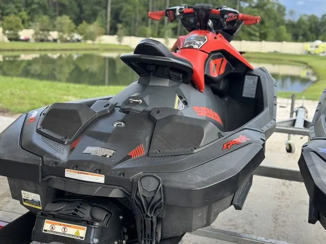 Slide: The Image of Sea-Doo Spark Trixx 2up 2022 - 9