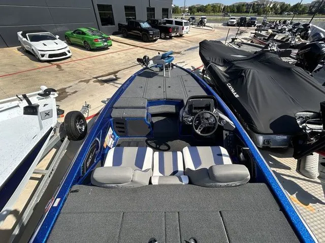 Slide: The Image of Skeeter ZX225 2021 - 10