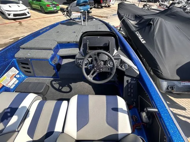 Slide: The Image of Skeeter ZX225 2021 - 11