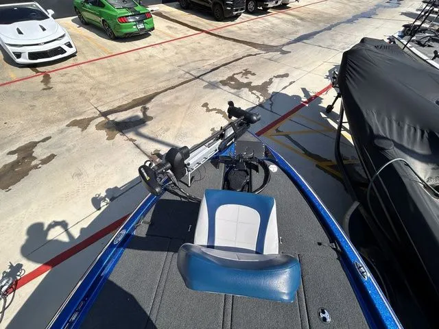 Slide: The Image of Skeeter ZX225 2021 - 12