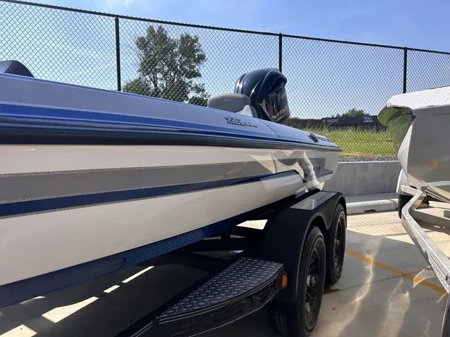 Slide: The Image of Skeeter ZX225 2021 - 4