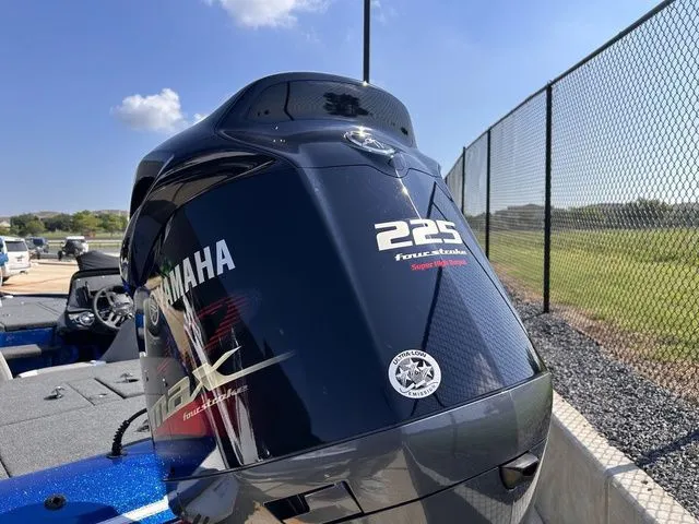 Slide: The Image of Skeeter ZX225 2021 - 7