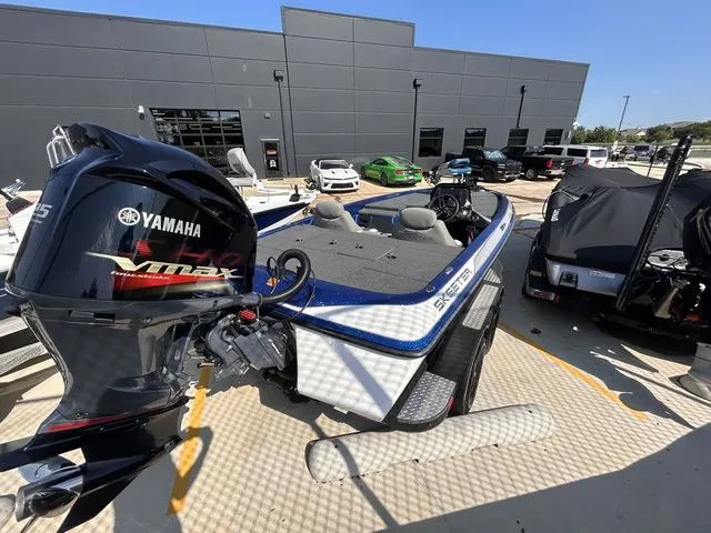 Slide: The Image of Skeeter ZX225 2021 - 8