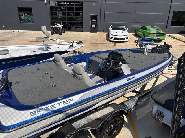 Slide: The Image of Skeeter ZX225 2021 - 9