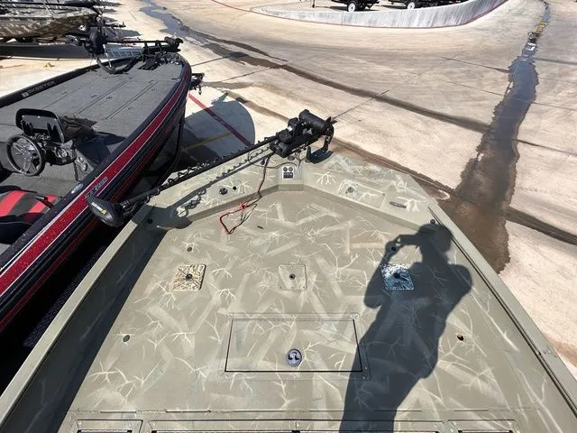 Slide: The Image of Tracker GRIZZLY® 2072 MVX Sportsman 2016 - 10