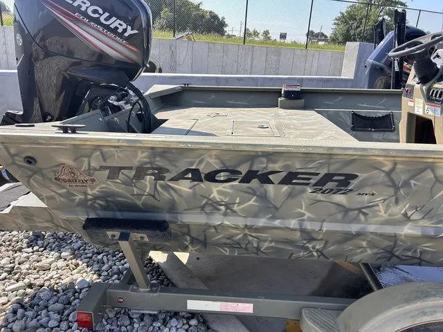 Slide: The Image of Tracker GRIZZLY® 2072 MVX Sportsman 2016 - 4