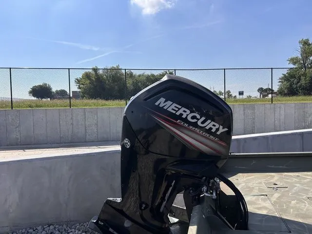 Slide: The Image of Tracker GRIZZLY® 2072 MVX Sportsman 2016 - 5