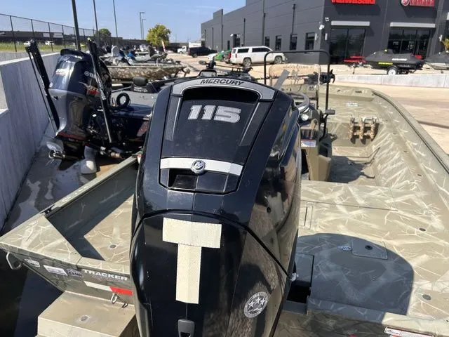 Slide: The Image of Tracker GRIZZLY® 2072 MVX Sportsman 2016 - 6