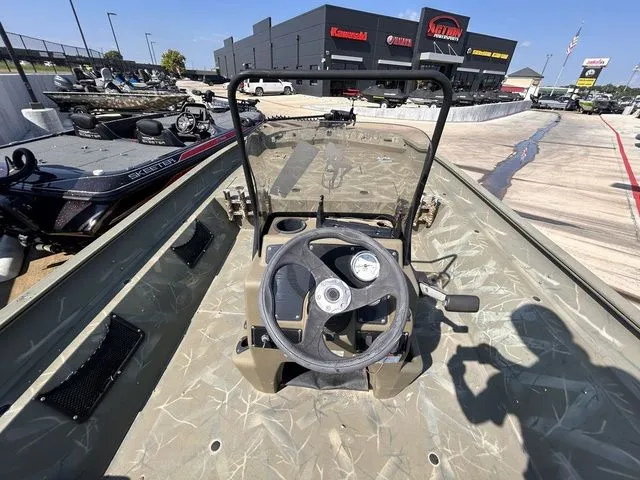 Slide: The Image of Tracker GRIZZLY® 2072 MVX Sportsman 2016 - 8