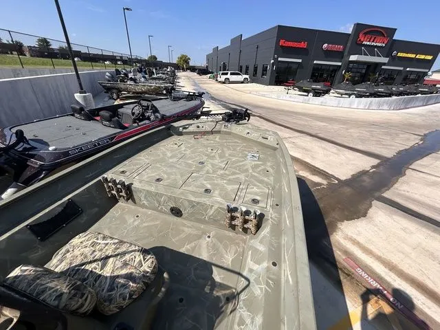 Slide: The Image of Tracker GRIZZLY® 2072 MVX Sportsman 2016 - 9