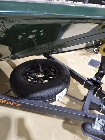 Slide: The Image of Tracker Bass Tracker Classic Limited 2026 - 11