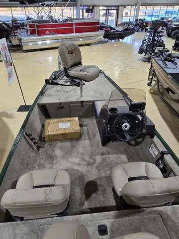 Slide: The Image of Tracker Bass Tracker Classic Limited 2026 - 4