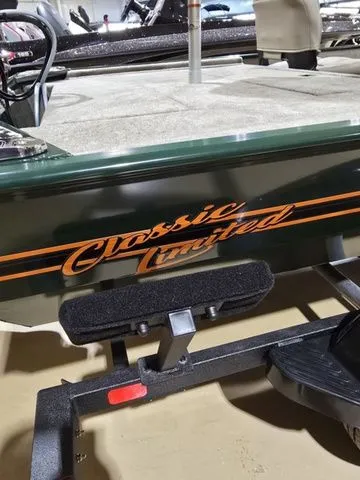 Slide: The Image of Tracker Bass Tracker Classic Limited 2026 - 8