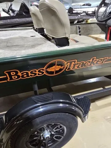 Slide: The Image of Tracker Bass Tracker Classic Limited 2026 - 9