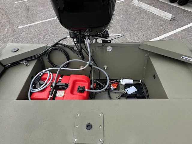 Slide: The Image of Tracker Grizzly 1648 SC 2026 - 10