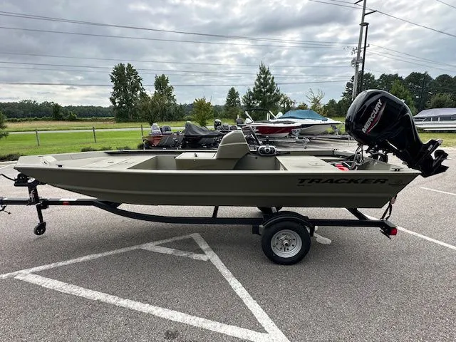 Slide: The Image of Tracker Grizzly 1648 SC 2026 - 4