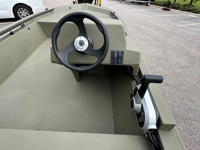 Slide: The Image of Tracker Grizzly 1648 SC 2026 - 7