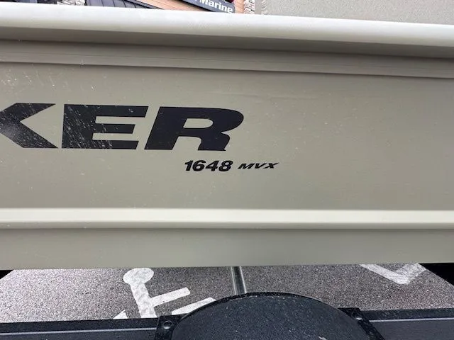 Slide: The Image of Tracker Grizzly 1648 SC 2026 - 8