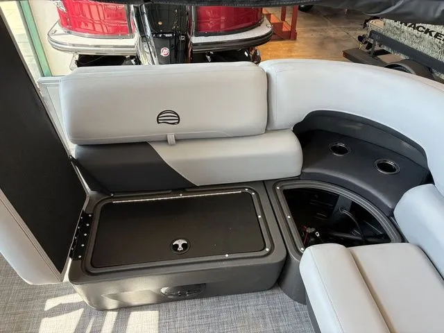 Slide: The Image of Sun Tracker Party Barge 20 DLX 2026 - 4